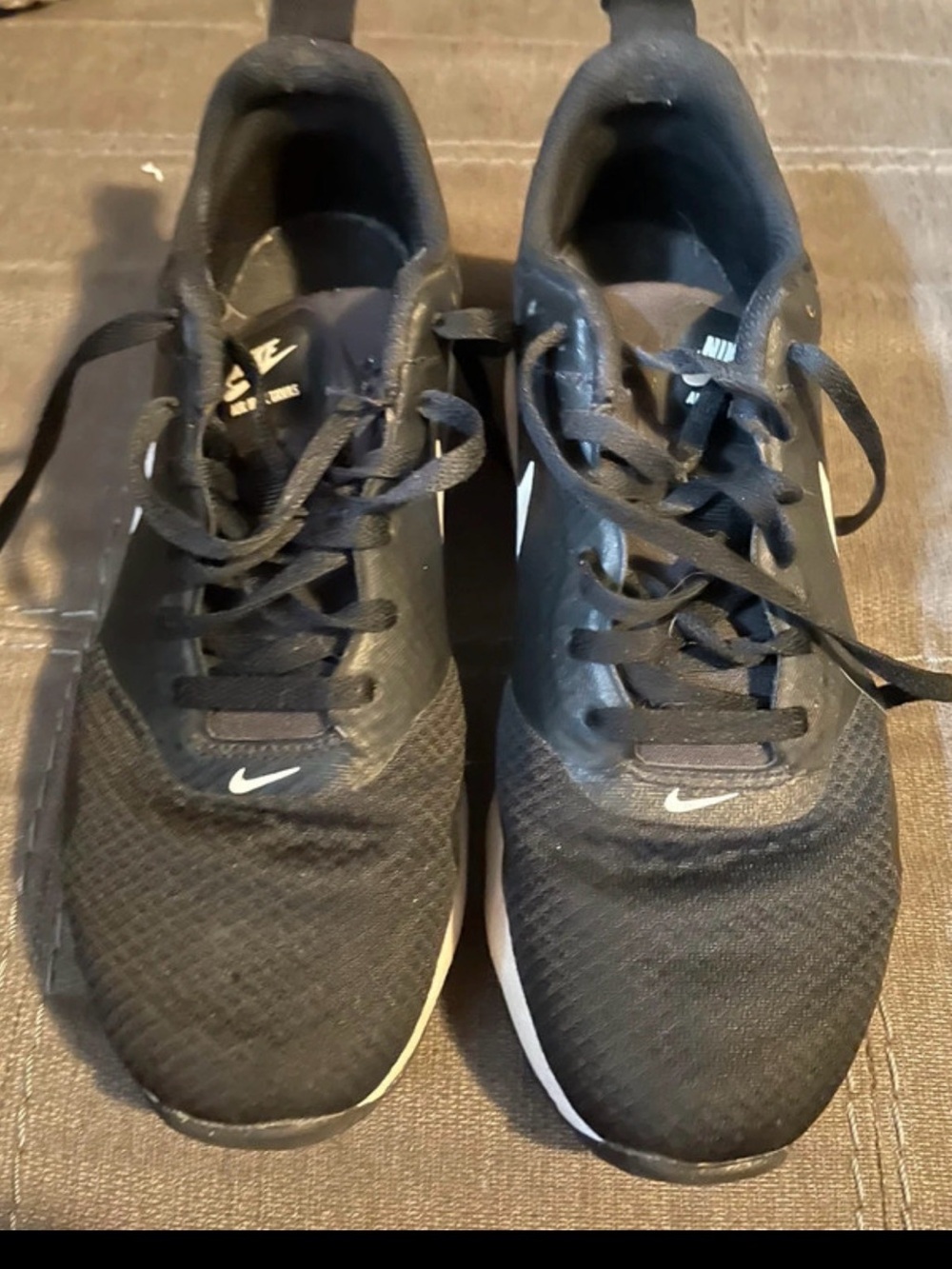 Nike Women’s Black and White Lightweight Sneakers